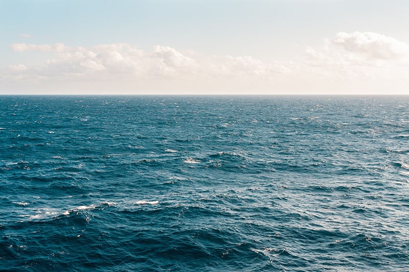 horizon en blauwe zee