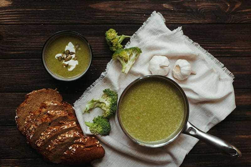 Broccoli soep van boven gefotografeerd
