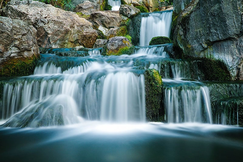 Waterval met zijdeachtig water