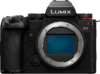 Panasonic Lumix DC-S5II - voorkant zonder lens