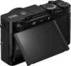 Fujifilm X-E5 - achterkant schuin met flip out scherm