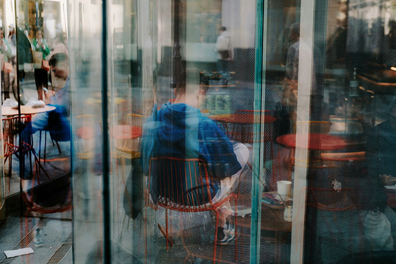 Reflecties in het raam